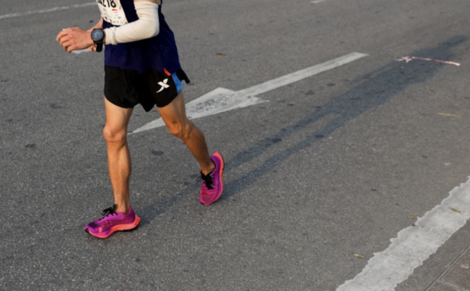 Giày dép nào phù hợp người thoái hóa khớp gối?